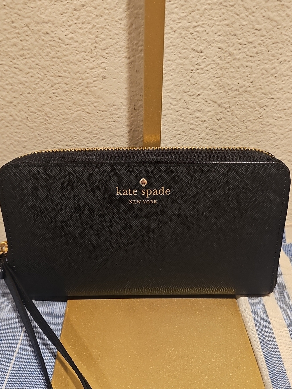Kate Spade Zip Around Wrislet